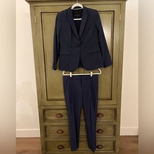Banana Republic navy 2 piece slim suit - Navy - women’s size 8 jacket 6s pant